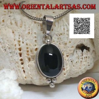 Pendentif en argent avec cabochon ovale onyx sur monture lisse et trois boules en dessous