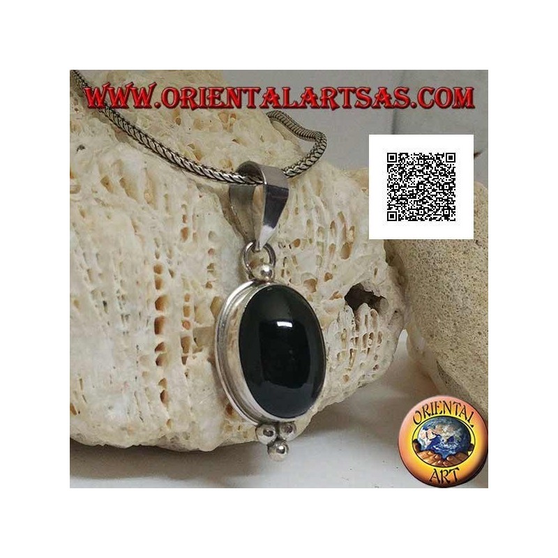 Pendentif en argent avec cabochon ovale onyx sur monture lisse et trois boules en dessous