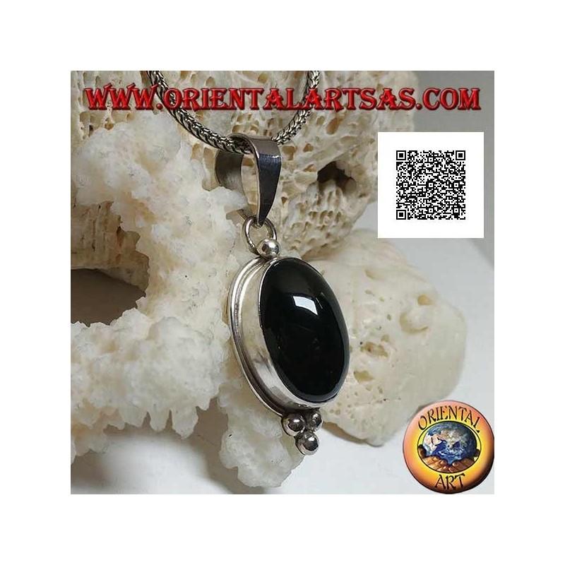 Pendentif en argent avec cabochon ovale onyx sur monture lisse et trois boules en dessous