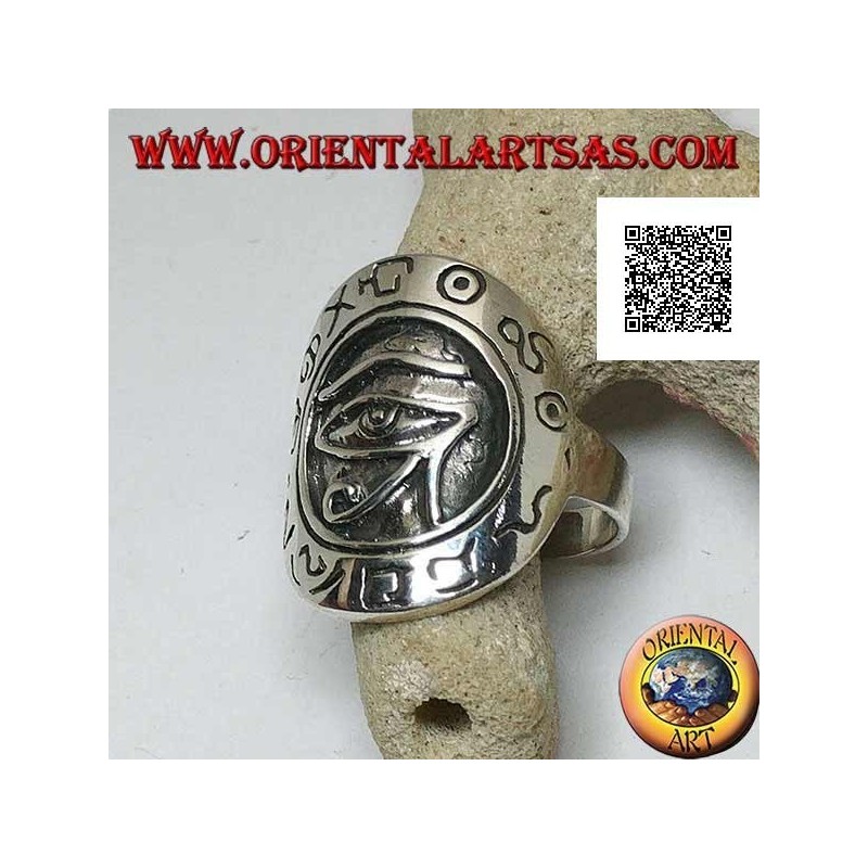 Anillo de escudo de plata con ojo de Horus (ojo de Ra) en relieve rodeado de jeroglíficos grabados