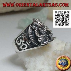 Silver ring with seated Ganesh in high relief with Oṃ (ॐ) on the sides