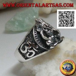 Silver ring with seated Ganesh in high relief with Oṃ (ॐ) on the sides