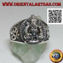 Silberring mit sitzendem Ganesh im Hochrelief mit Oṃ (ॐ) an den Seiten