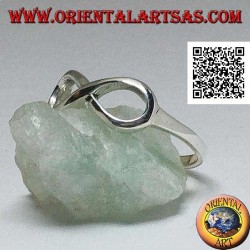 Anillo de plata con símbolo de nudo infinito redondeado liso
