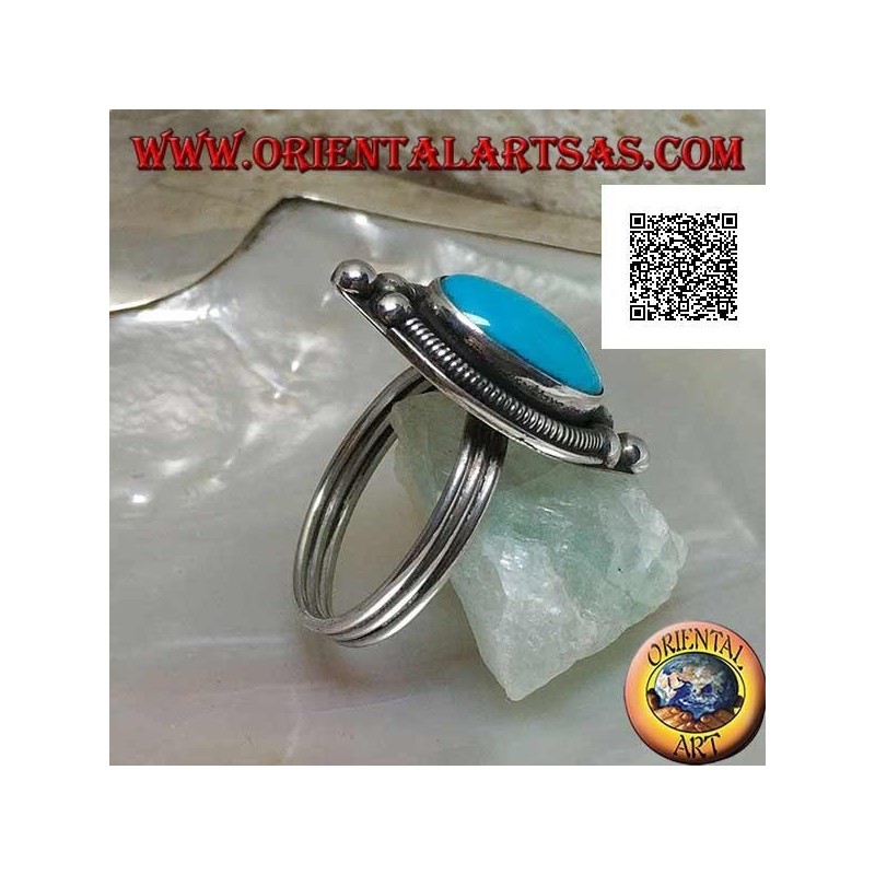 Anello in argento con turchese ovale cabochon contornato da intreccio su piastrina e tre palline sopra e sotto