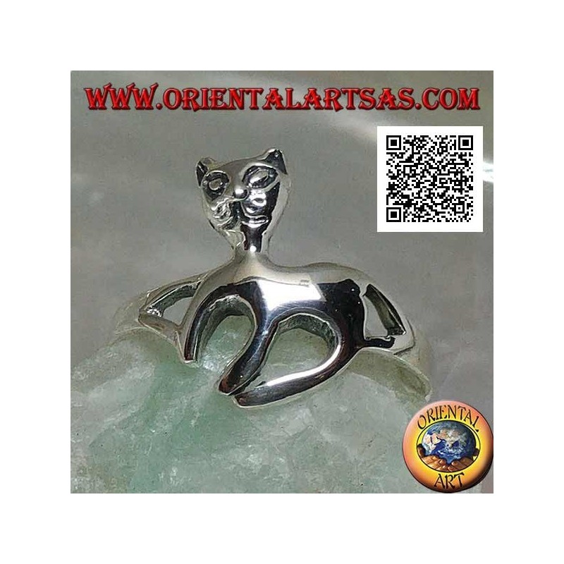 Bague en argent en forme de chat lors d'une promenade gracieuse