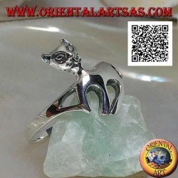 Bague en argent en forme de chat lors d'une promenade gracieuse