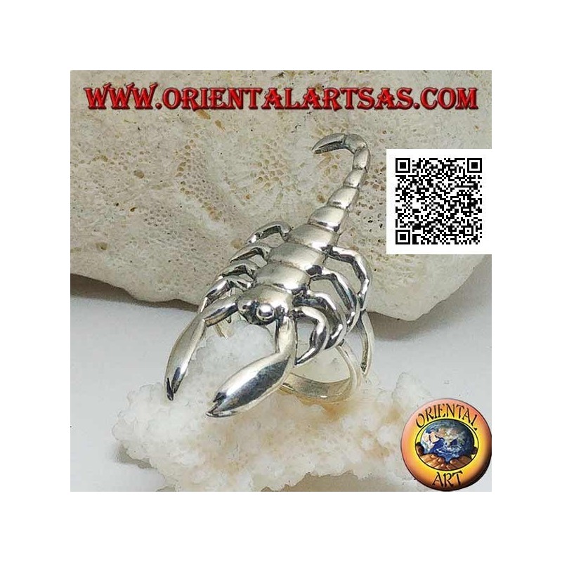 Silver ring with scorpion in smooth offensive position (large)