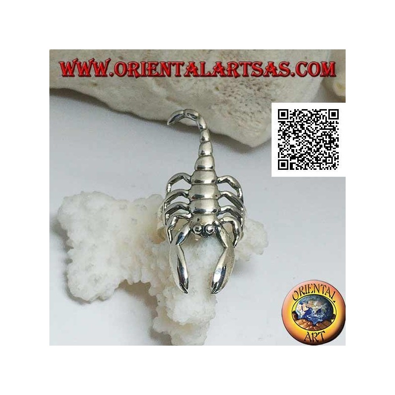 Anello in argento con scorpione in posizione offensiva liscio (grande)