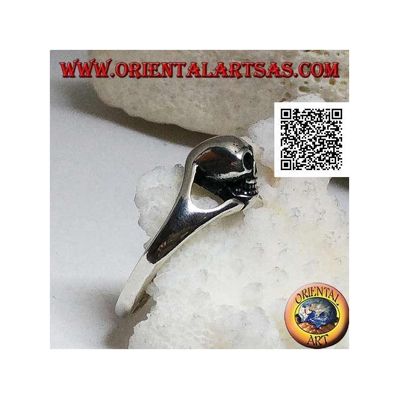 Anello in argento semplice con teschio sporgente piccolo