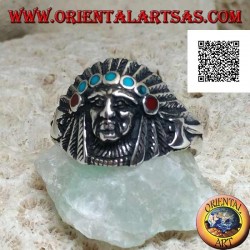 Silberring, Kopf eines Indianers mit Federkopfschmuck und türkisfarbenen und korallenroten Scheiben