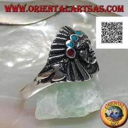Bague en argent, tête d'Indien d'Amérique avec coiffe de plumes et disques turquoise et corail
