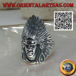 Anillo de plata con cabeza de indio nativo americano con tocado de plumas alto