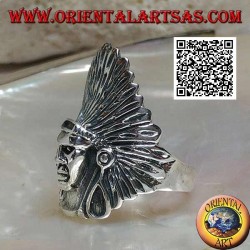 Anillo de plata con cabeza de indio nativo americano con tocado de plumas alto