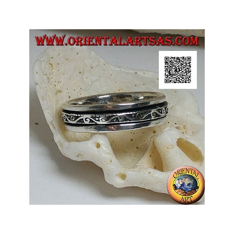 Anello in argento a fedina girevole con onda e spirali in bassorilievo