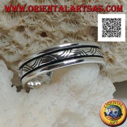 Anti-stress rotating silver ring, intertwining with three engraved lines