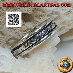 Anti-stress rotating silver ring, intertwining with three engraved lines