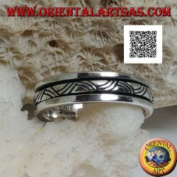Anti-stress rotating silver ring, intertwining with three engraved lines