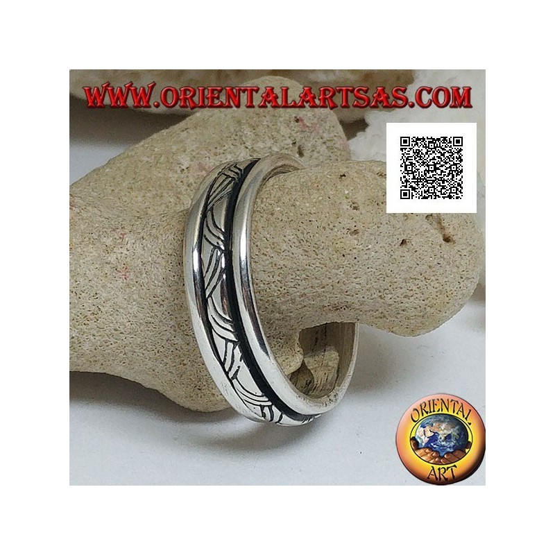 Anti-stress rotating silver ring, intertwining with three engraved lines