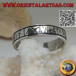 Anillo de plata con runas celtas grabadas