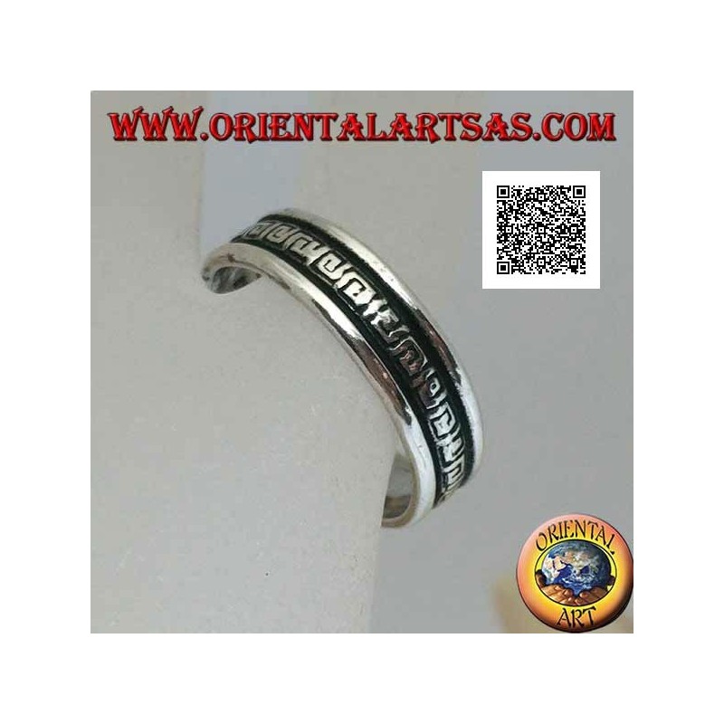 Silver wedding ring with a series of spiral labyrinths engraved in the central part