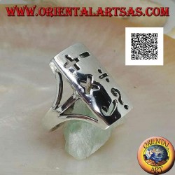 Bague en argent lisse avec plaque rectangulaire et symboles mathématiques perforés