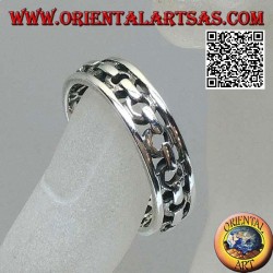 Silver ring with worked band, perforated chain between two lines
