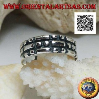Anillo de plata con rectángulos y pares de círculos damero en bajorrelieve