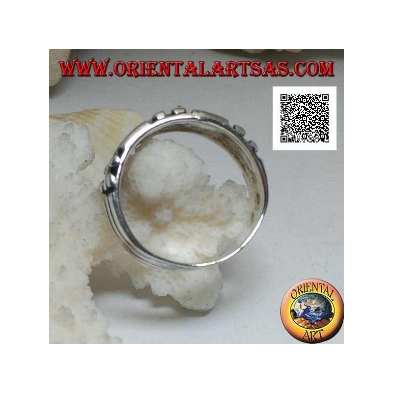 Anello a fedina in argento con rettangoli e coppie di cerchi a scacchiera in bassorilievo