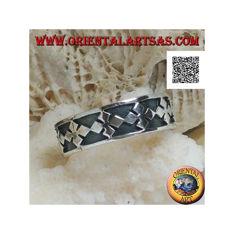 Silver ring with a series of Greek crosses with rhombuses in bas-relief
