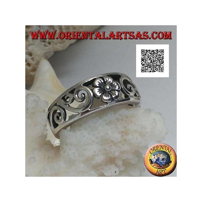 Silver band ring with flower and natural openwork decorations