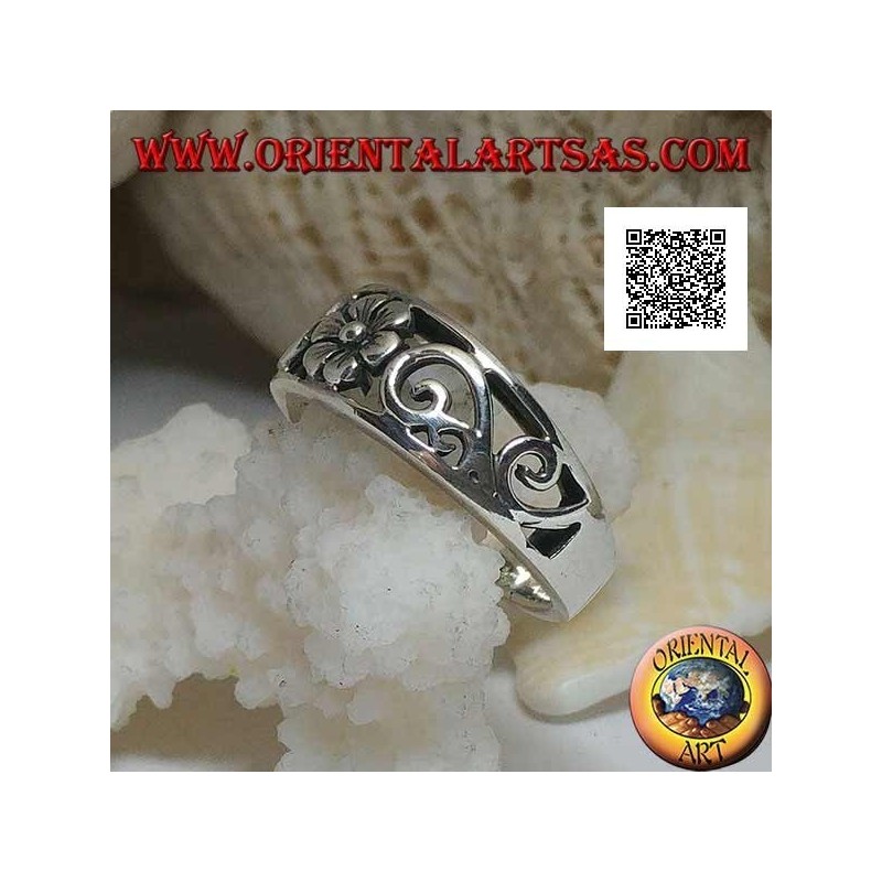 Silver band ring with flower and natural openwork decorations