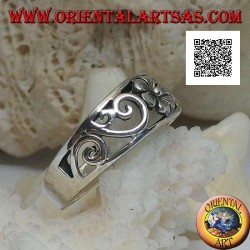 Silver band ring with flower and natural openwork decorations