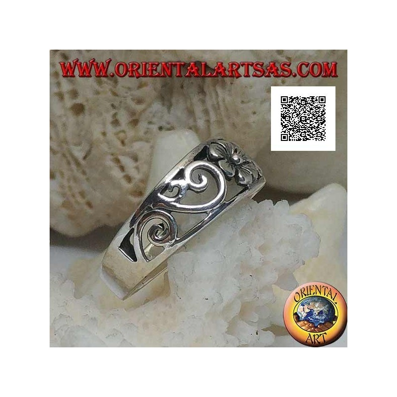 Silver band ring with flower and natural openwork decorations