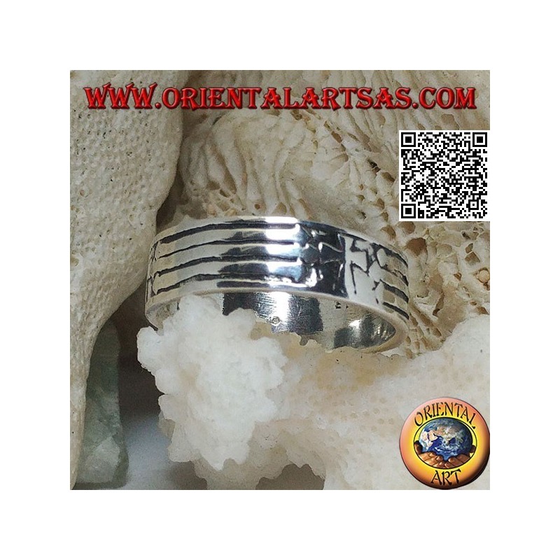 Bague en argent avec bande gravée avec croix chrétienne