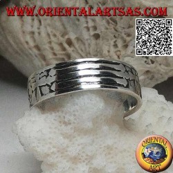 Silver ring with engraved band with Christian cross