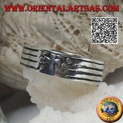 Bague en argent avec bande gravée avec croix chrétienne