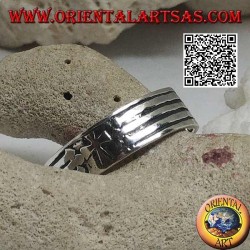 Anillo de plata con banda grabada con cruz cristiana
