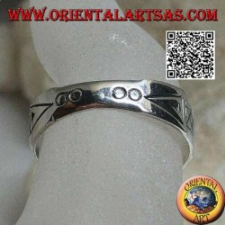 Silver ring with geometric engravings