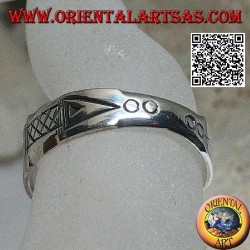 Silver ring with geometric engravings
