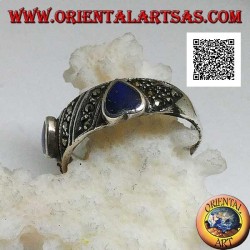 Bague en argent avec cœurs en lapis lazuli naturel en relief sur traitement oblique avec marcassite