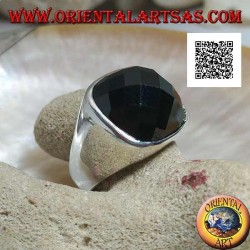 Ring in rhodium silver with rounded square faceted cabochon spinel zircon