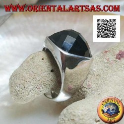 Ring in rhodium silver with rounded square faceted cabochon spinel zircon
