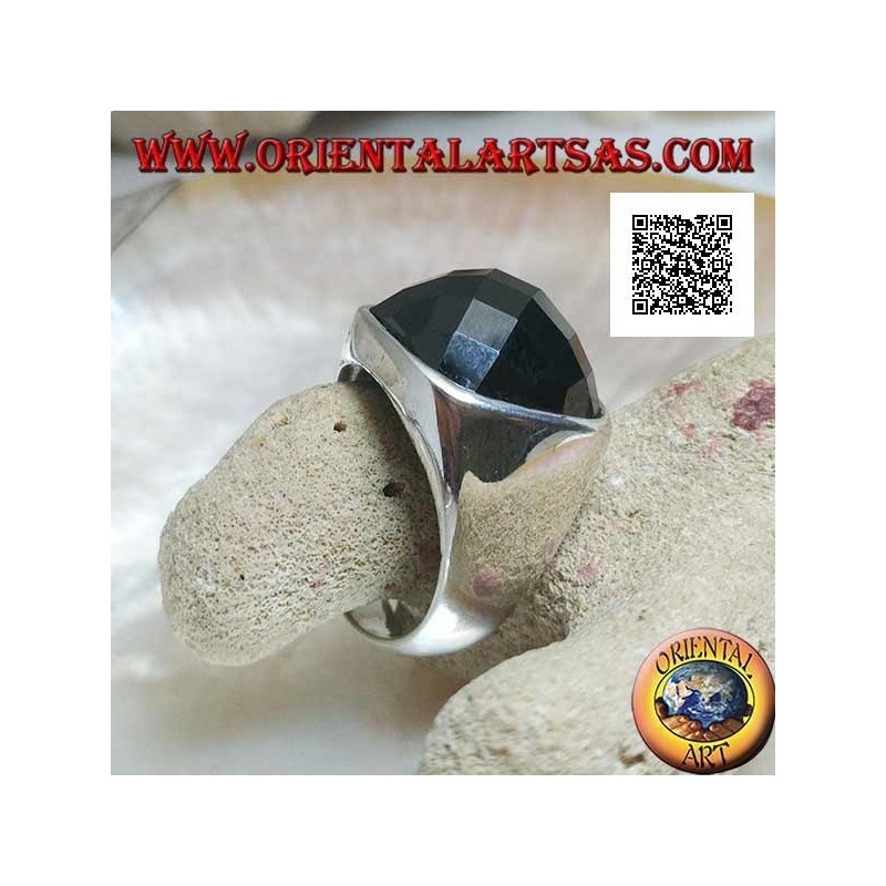 Anillo de plata rodiada con circonita de espinela cabujón facetado cuadrado redondeado