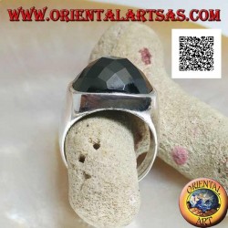 Bague en argent rhodié avec zircon spinelle cabochon carré arrondi facetté