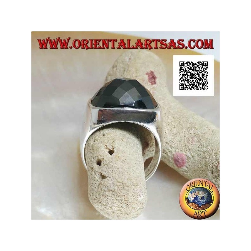 Anillo de plata rodiada con circonita de espinela cabujón facetado cuadrado redondeado