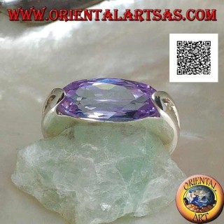 Bague en argent rhodié avec zircon améthyste facetté ovale horizontal