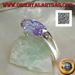 Rhodinierter Silberring mit horizontal ovalem facettiertem Amethystzirkon