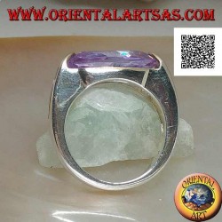 Rhodinierter Silberring mit horizontal ovalem facettiertem Amethystzirkon