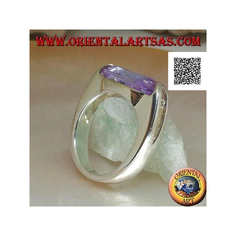 Rhodinierter Silberring mit horizontal ovalem facettiertem Amethystzirkon